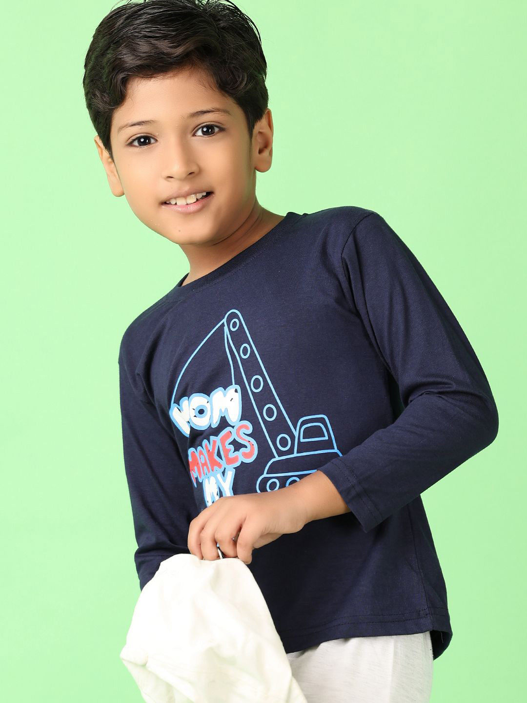 

V-Mart Boys Printed T-shirt with Trousers, Navy blue