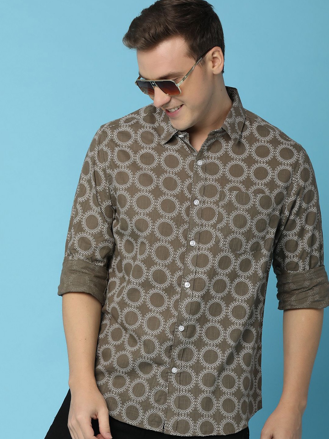 

V-Mart Men Spread Collar Geometric Printed Cotton Casual Shirt, Brown