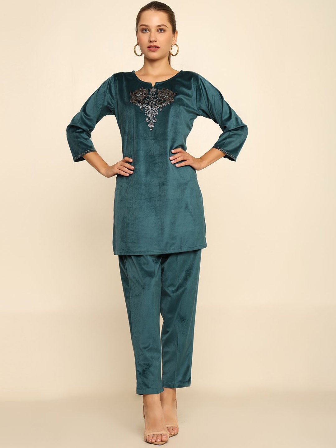 

CRAFTBAZAR Women Ethnic Motifs Regular Beads and Stones Kurti with Trousers, Green
