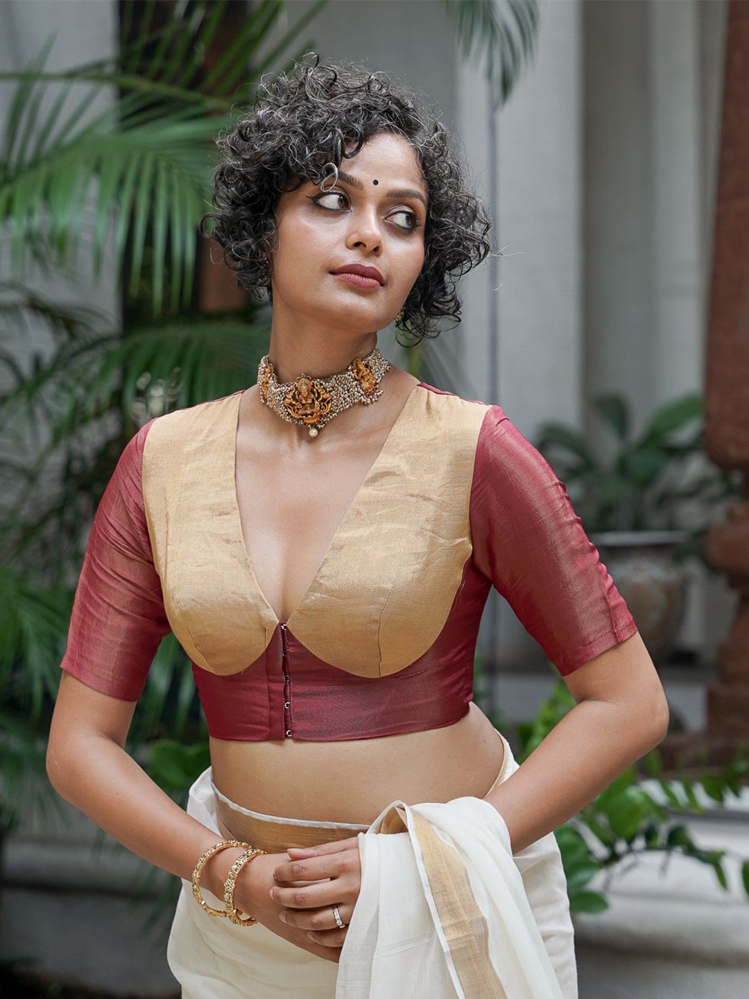 

Suta Women V-Neck Short Sleeves Saree Blouse, Maroon