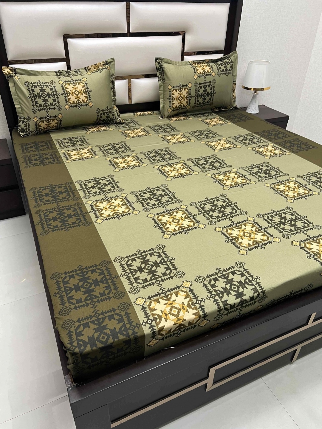 

Pure Decor Green & Yellow Ethnic Motifs 200 TC Queen Bedsheet with 2 Pillow Covers