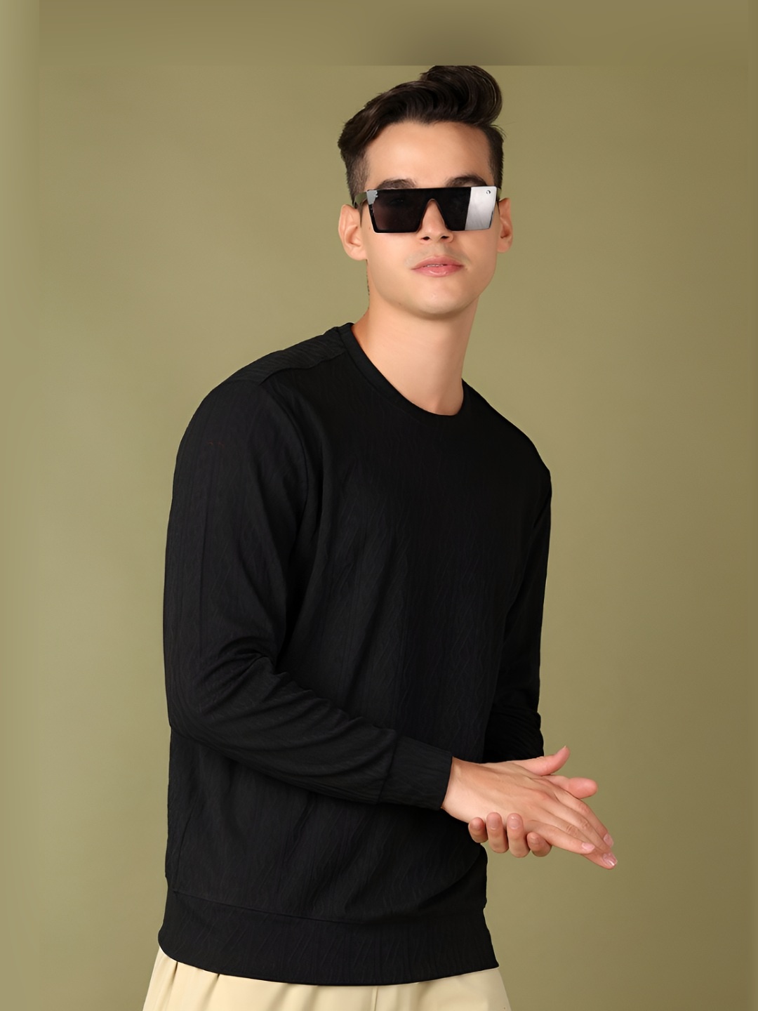 

V-Mart Men T-shirt, Black