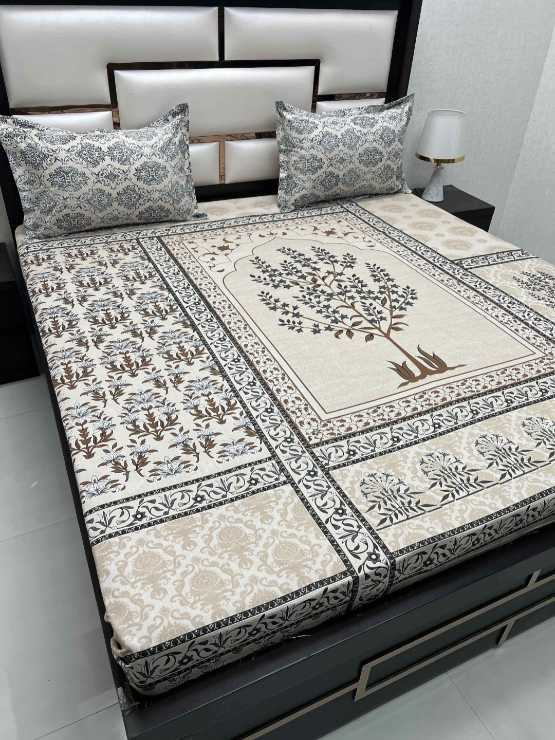 

Pure Decor Lifestyle Brown Printed Pure Cotton 220 TC King Bedsheet Set 2.75 m x 2.72 m