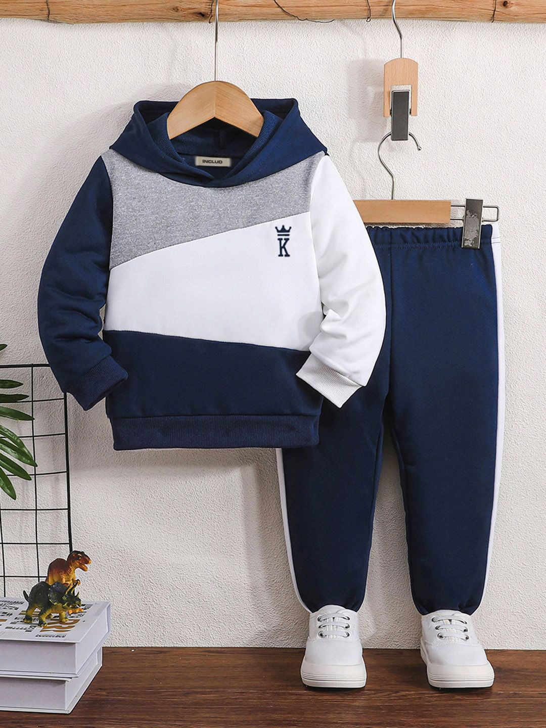 

INCLUD Boys Colourblocked Hooded Long Sleeves Sweatshirt With Jogger, Navy blue