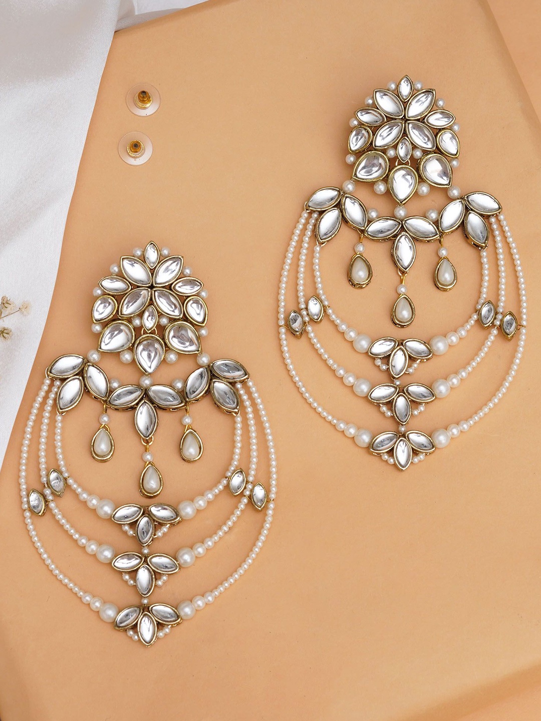 

BeAbhika Gold-Plated Kundan Stone Studded & Pearls Beaded Drop Earrings