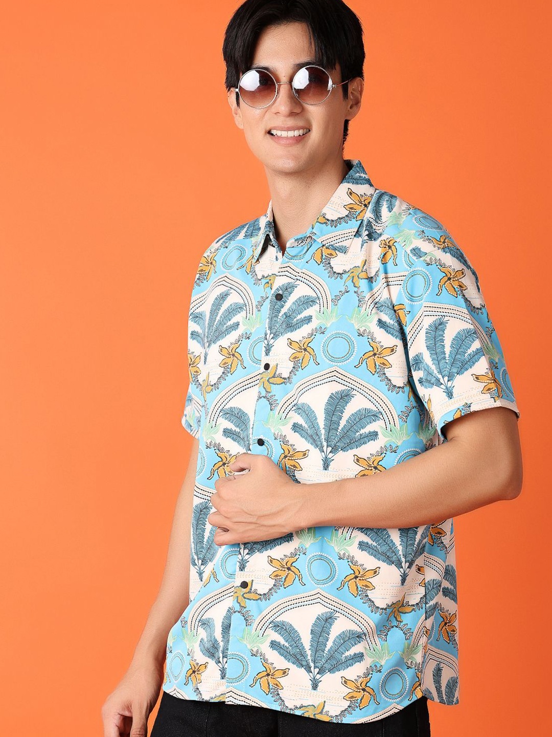 

V-Mart Men Spread Collar Floral Printed Casual Shirt, Blue