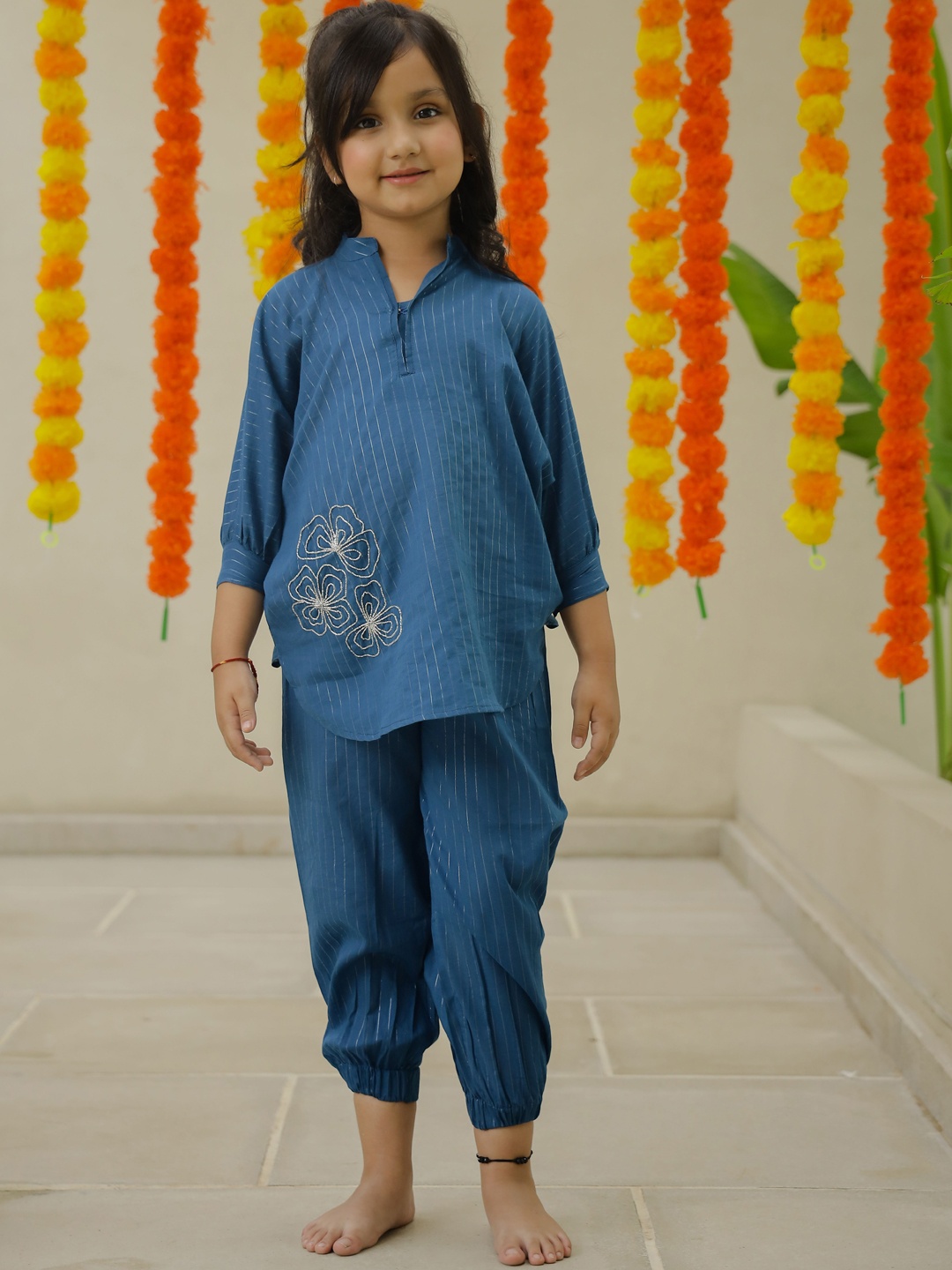 

Hoshi by A&T Girls Floral Embroidered Thread Work Pure Cotton Kurti With Salwar, Navy blue