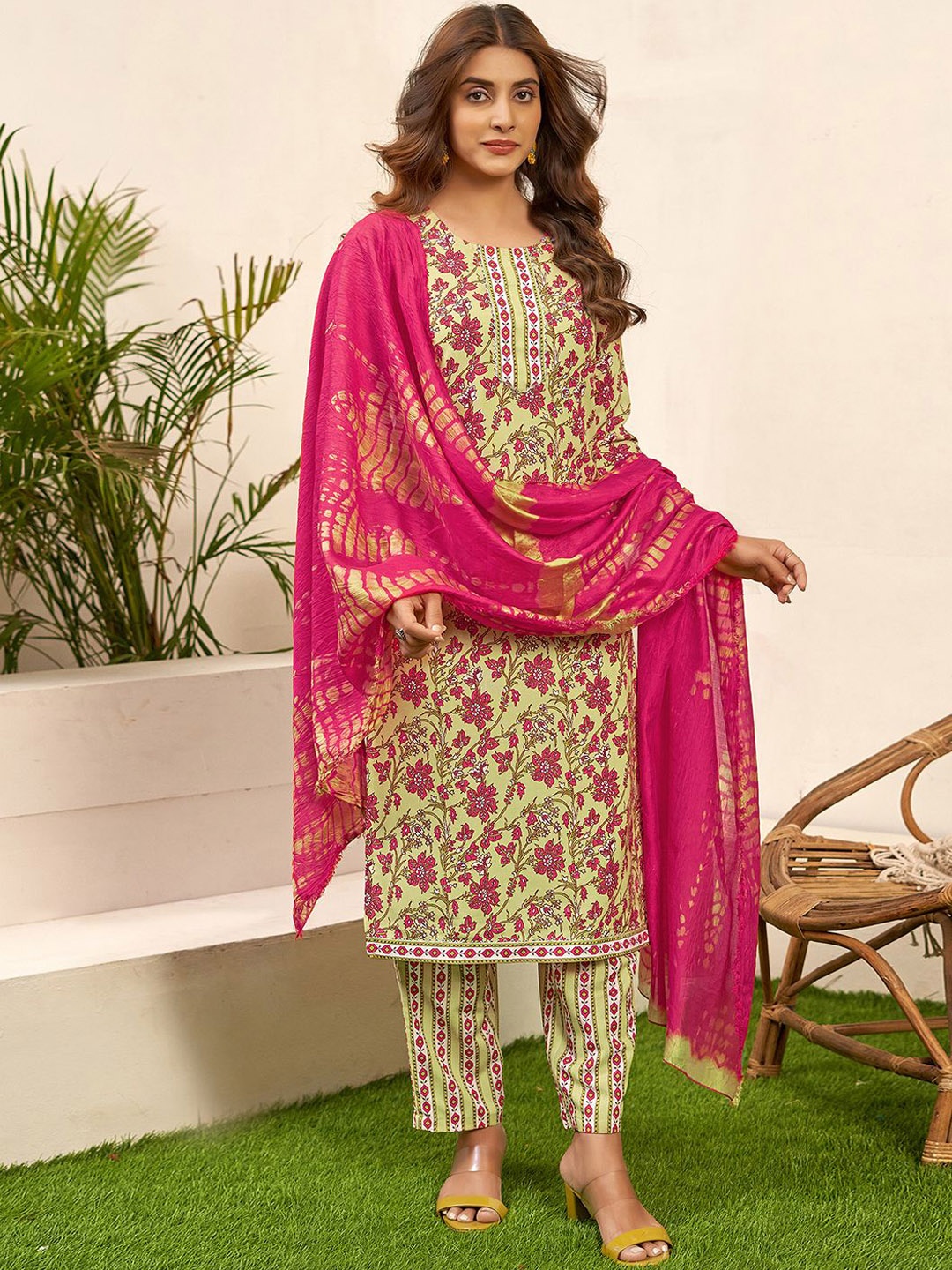 

KALINI Floral Printed Gotta Patti Straight Kurta With Trouser & Dupatta, Yellow