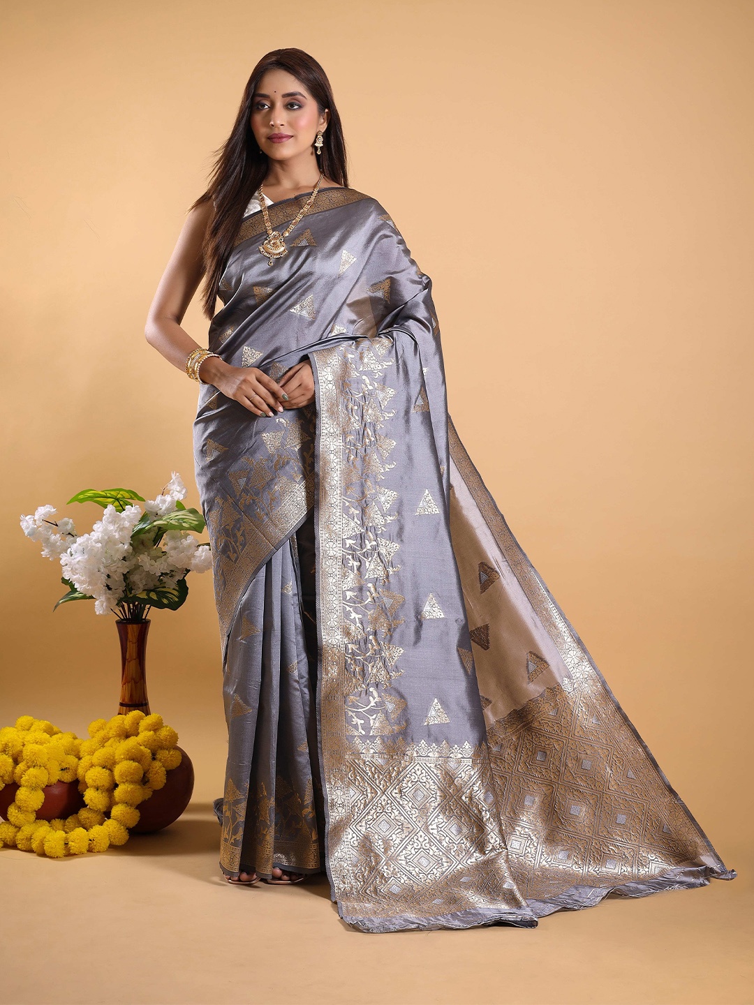 

HEER FASHION Woven Design Zari Banarasi Saree, Grey