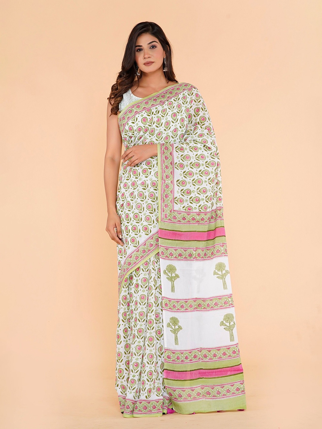 

Shivanya Handicrafts Floral Pure Cotton Block Print Saree, White