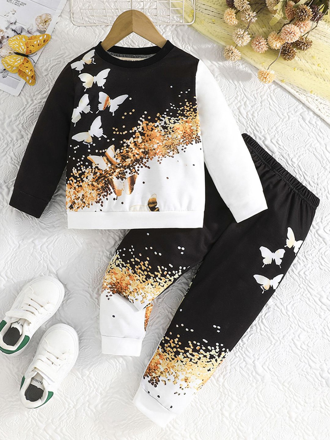 

INCLUD Girls Printed Round Neck Long Sleeves Sweatshirt With Jogger, Black