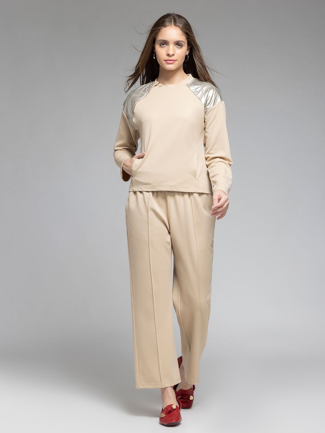 

SHAYE Round Neck Sweatshirt With Trousers, Beige