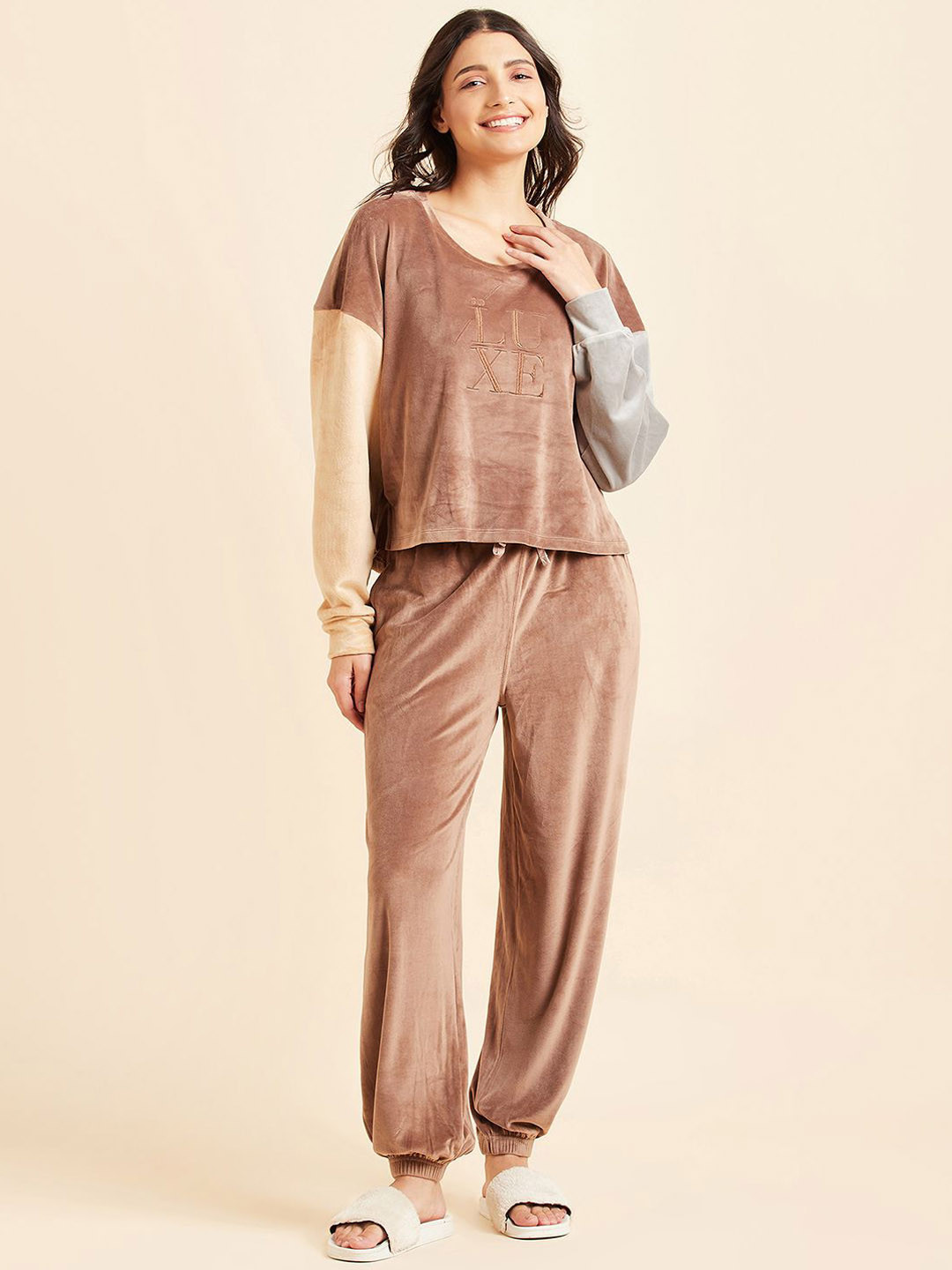 

Sweet Dreams Women T-shirt & Pyjamas Night suit, Brown