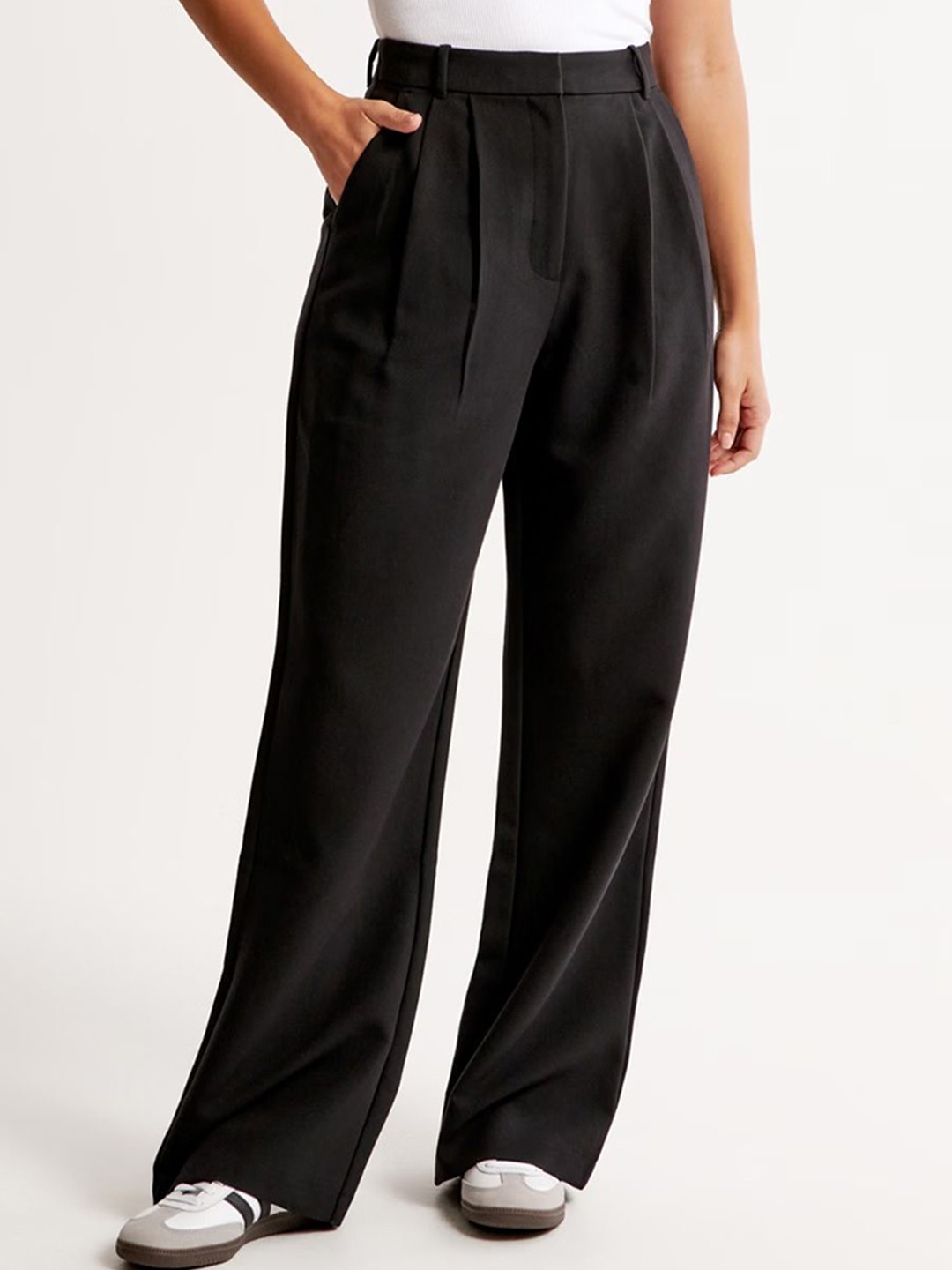 

FNOCKS Women Tailored Loose Fit Pleated Trousers, Black