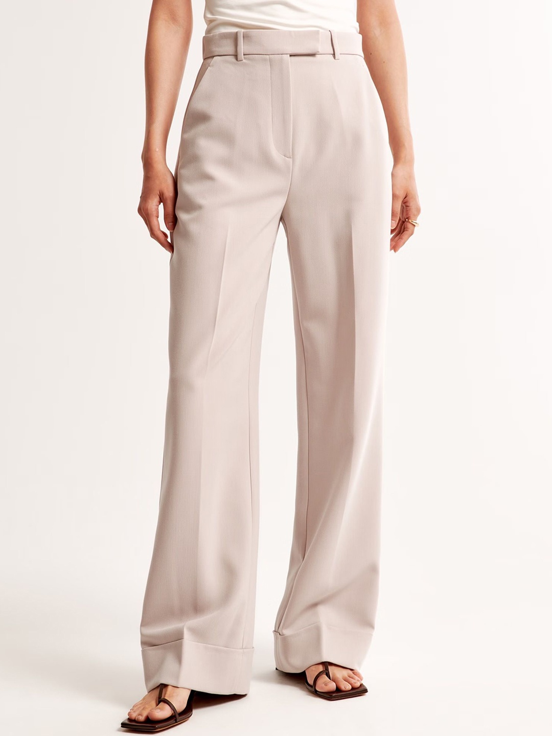 

FNOCKS Women Tailored Loose Fit Easy Wash Pleated Solid Trousers, Cream