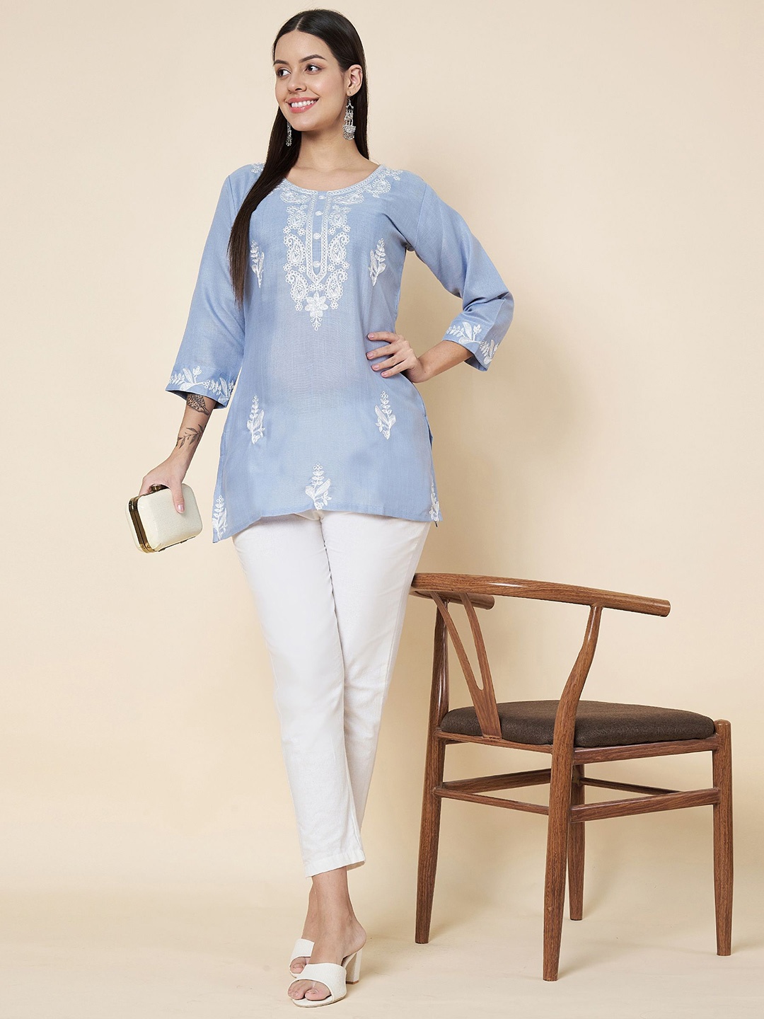 

HERE&NOW Women Floral Embroidered Thread Work Thread Work Kurti, Blue