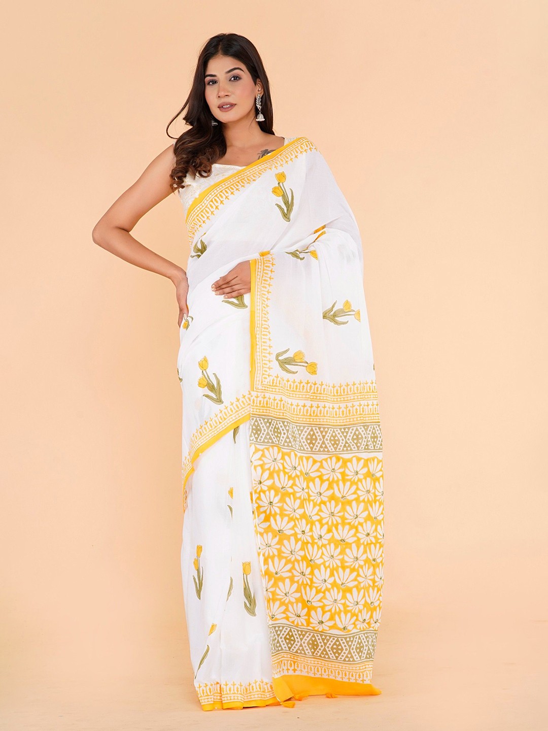 

Shivanya Handicrafts Floral Pure Cotton Block Print Saree, White