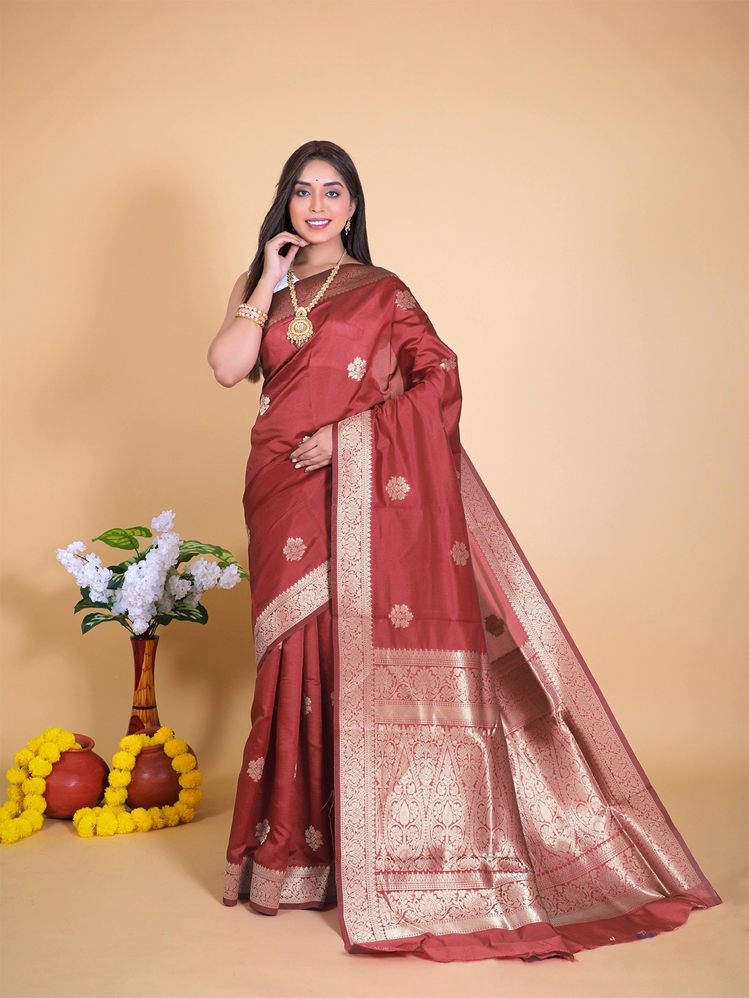 

HEER FASHION Woven Design Zari Banarasi Saree, Red