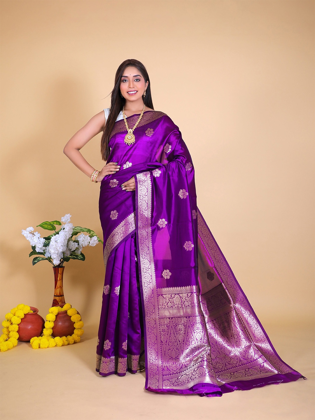 

HEER FASHION Woven Design Zari Traditional Banarasi Saree, Magenta