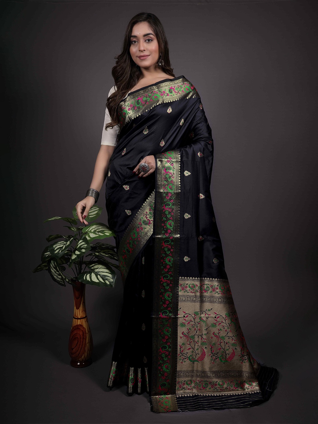 

HEER FASHION Woven Design Zari Paithani Saree, Black