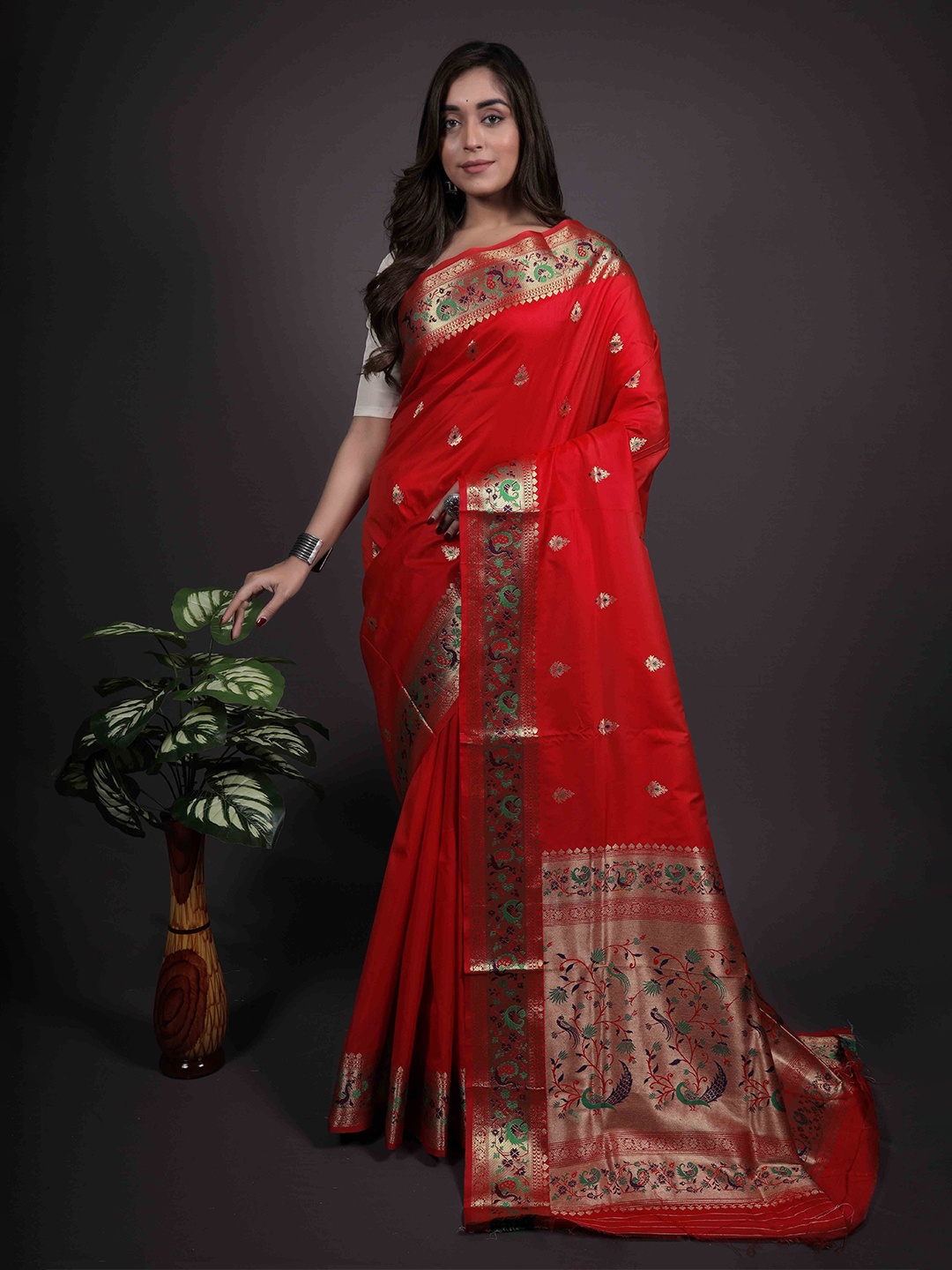 

HEER FASHION Woven Design Zari Paithani Saree, Red