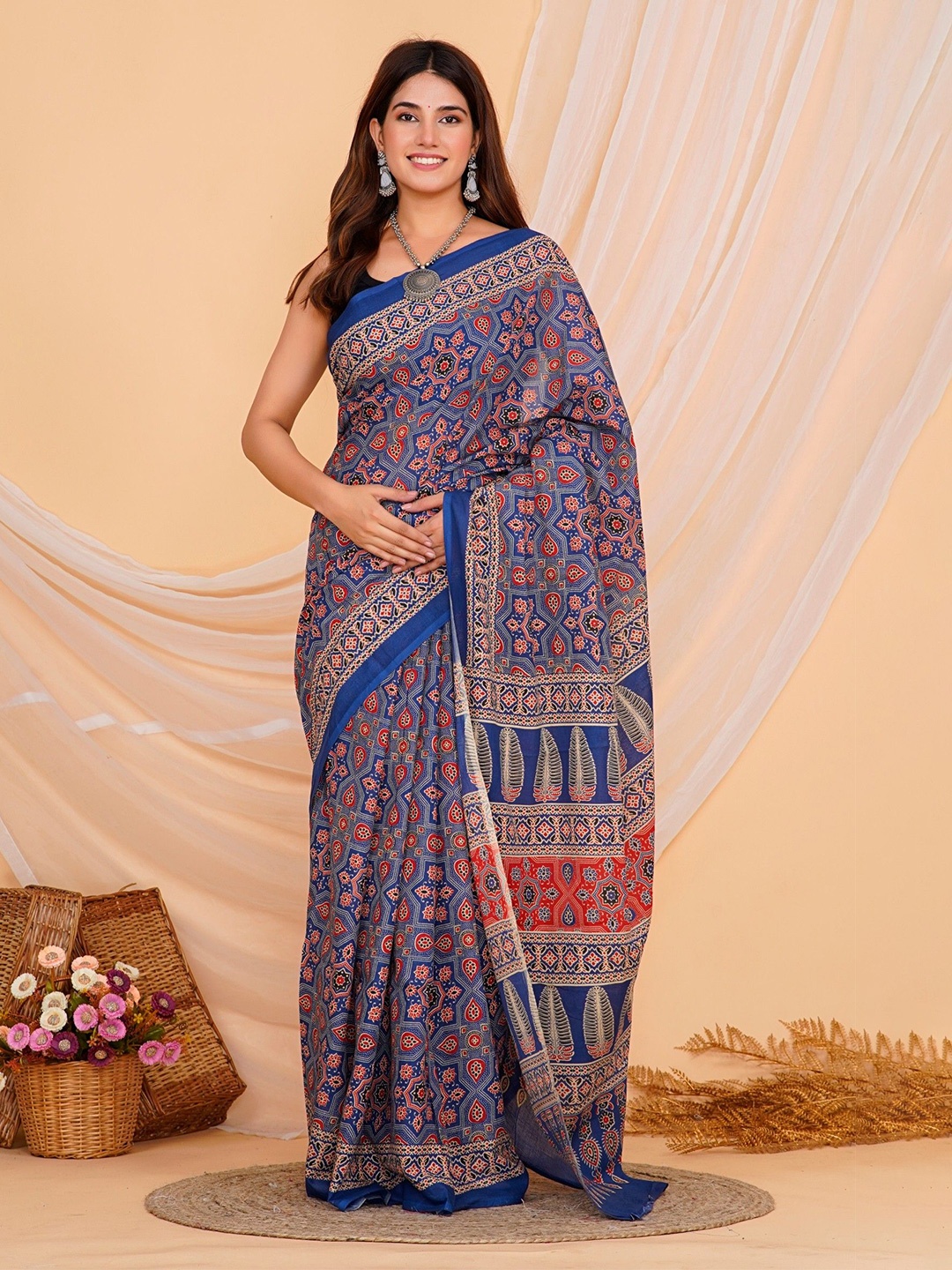 

Shivanya Handicrafts Ajrak Printed Pure Cotton Block Print Saree, Blue