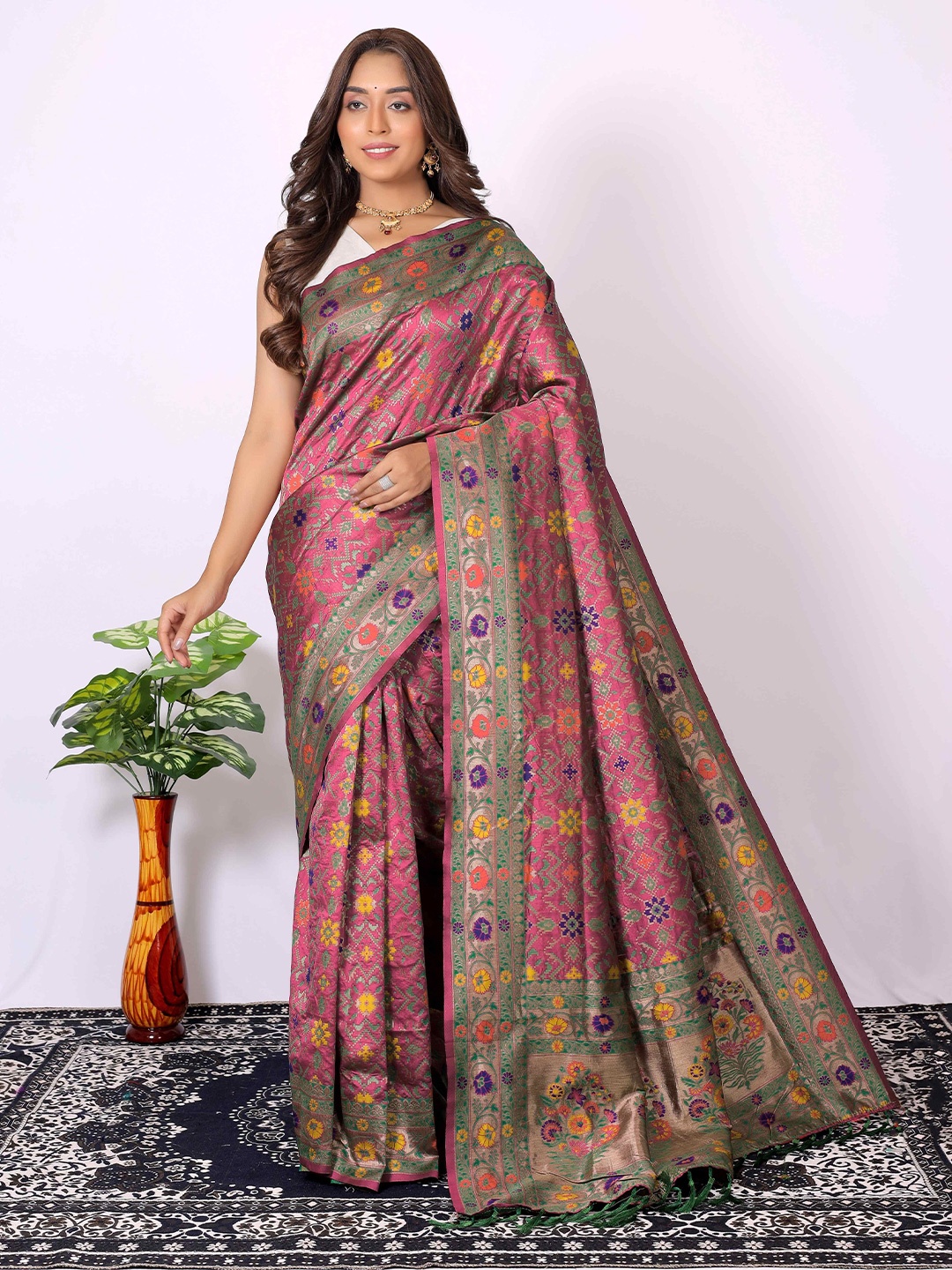 

HEER FASHION Woven Design Zari Patola Saree, Pink