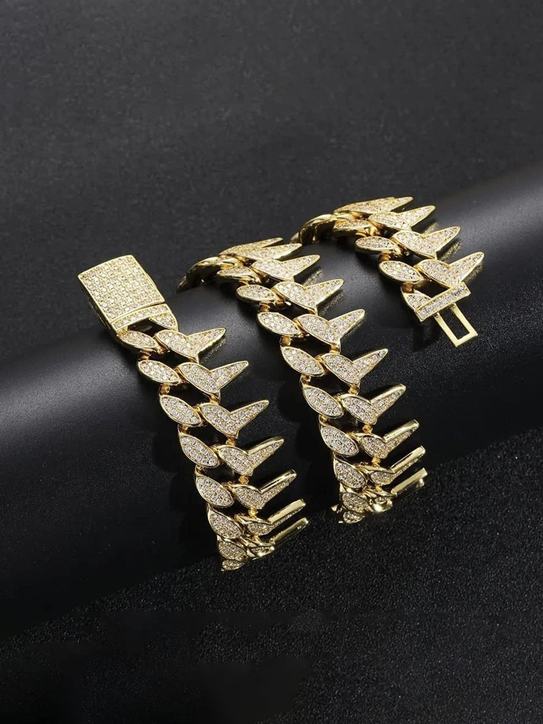 

V FASHION JEWELLERY Unisex Gold-Plated Stainless Steel Rhinestone Studded Thorn Necklace