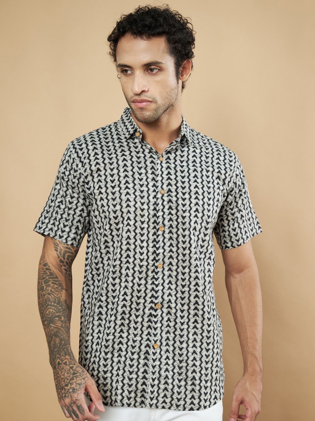 

KALINI Men Premium Spread Collar Multi Striped Cotton Casual Shirt, White