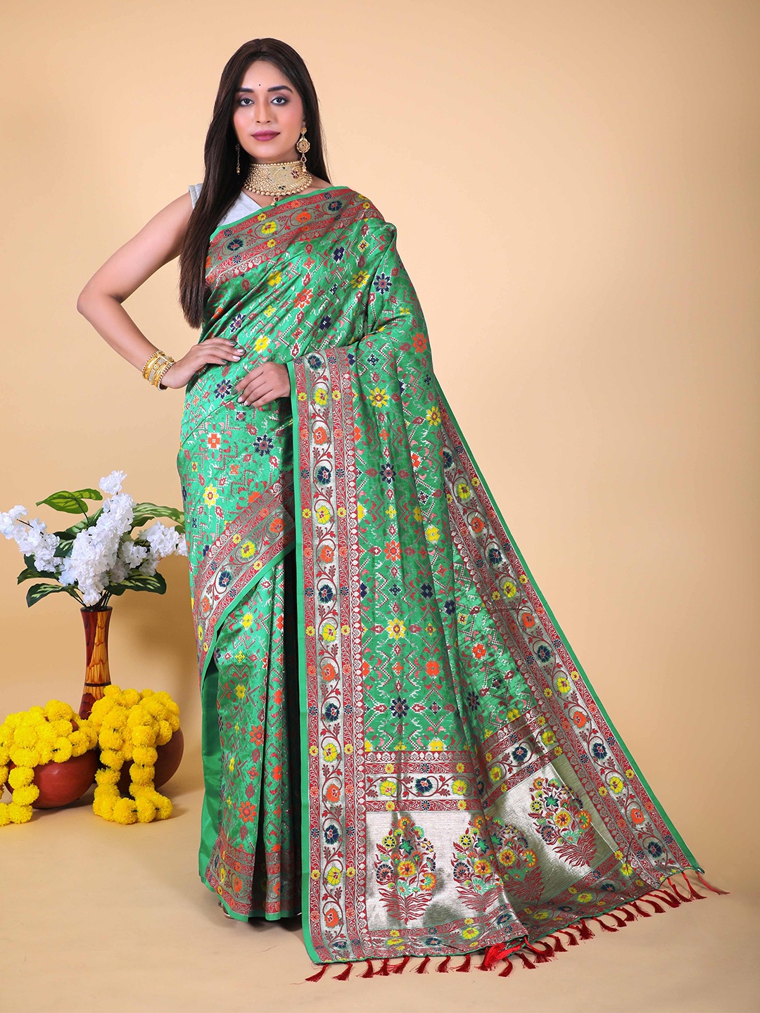 

HEER FASHION Ethnic Motifs Patola Saree, Green