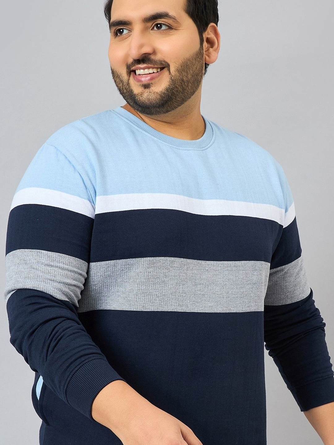 

AUSTIVO Men Colourblocked Pullover Sweatshirt, Blue