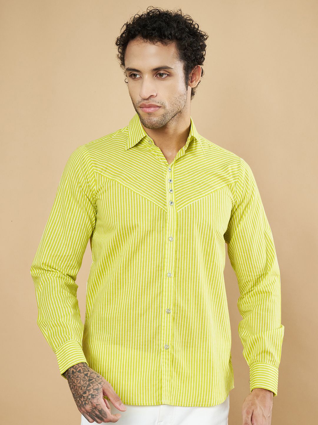 

FABRIC FITOOR Men Relaxed Spread Collar Vertical Striped Cotton Casual Shirt, Lime green