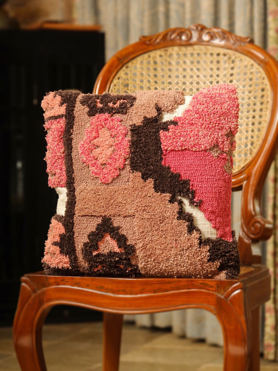 

SANSKRUTIHOMES Pink & Black Embroidered Square Cushion Covers