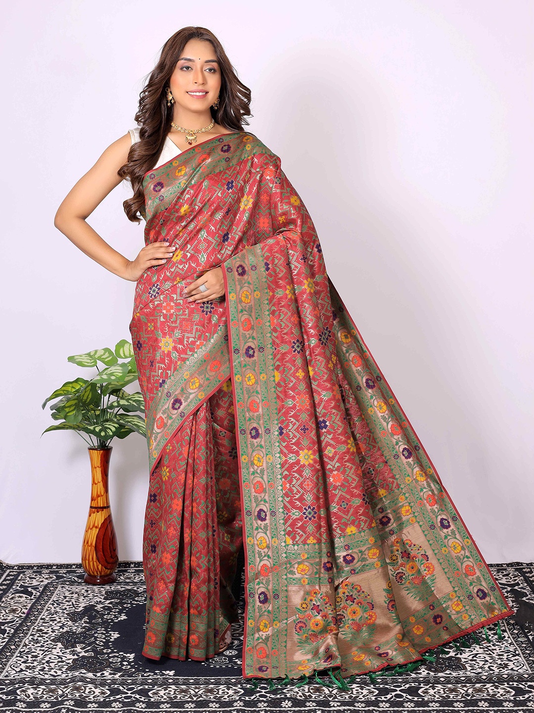 

HEER FASHION Woven Design Zari Silk Patola Saree, Red