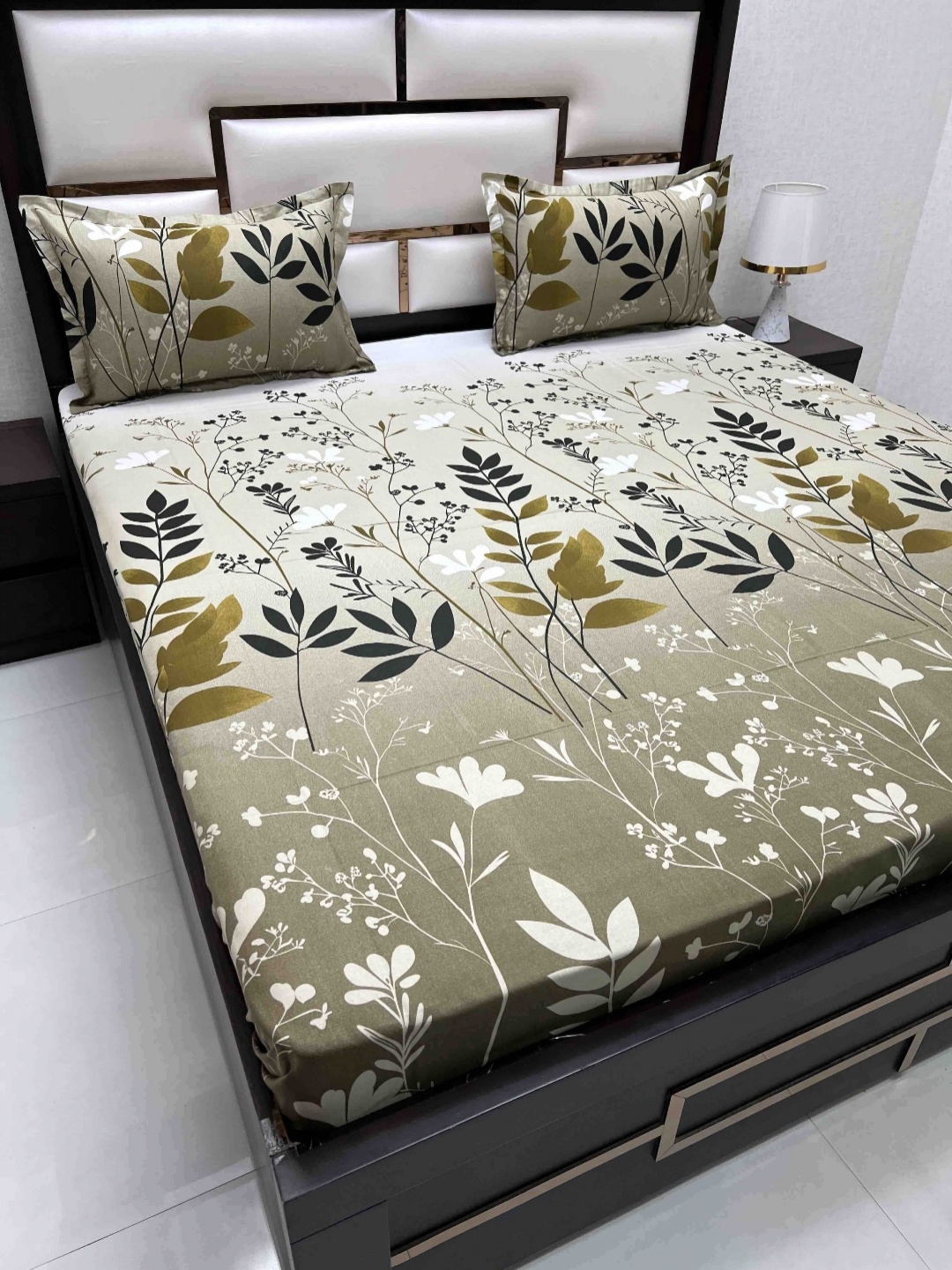 

Pure Decor Passion Fur Green Floral Printed Cotton 210 TC Queen Bedsheet Set 2.55 x 2.29 m