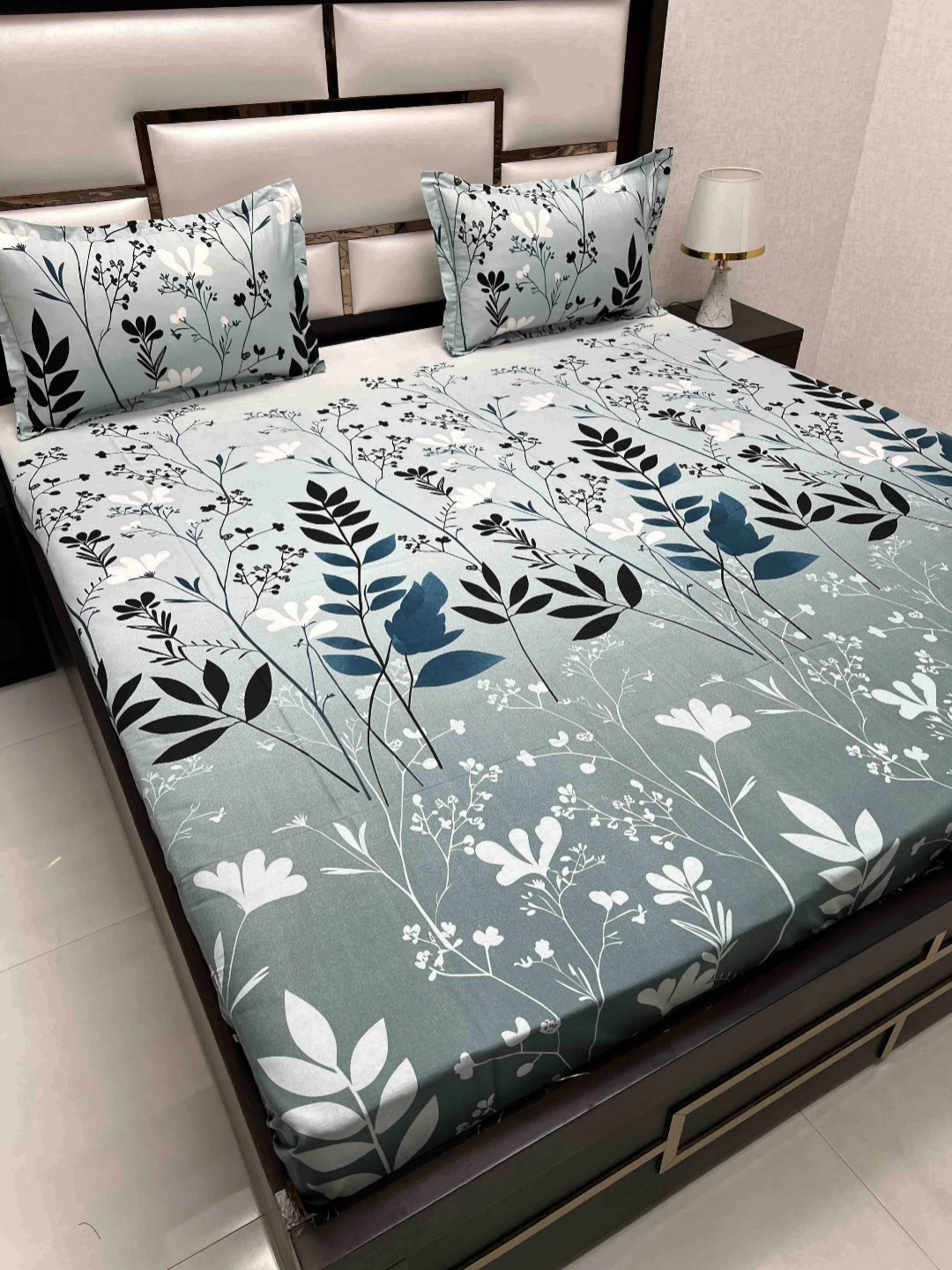 

Pure Decor Passion Fur Blue Floral Pure Cotton 330 TC Queen Bedsheet Set-2.29 m x 2.52 m