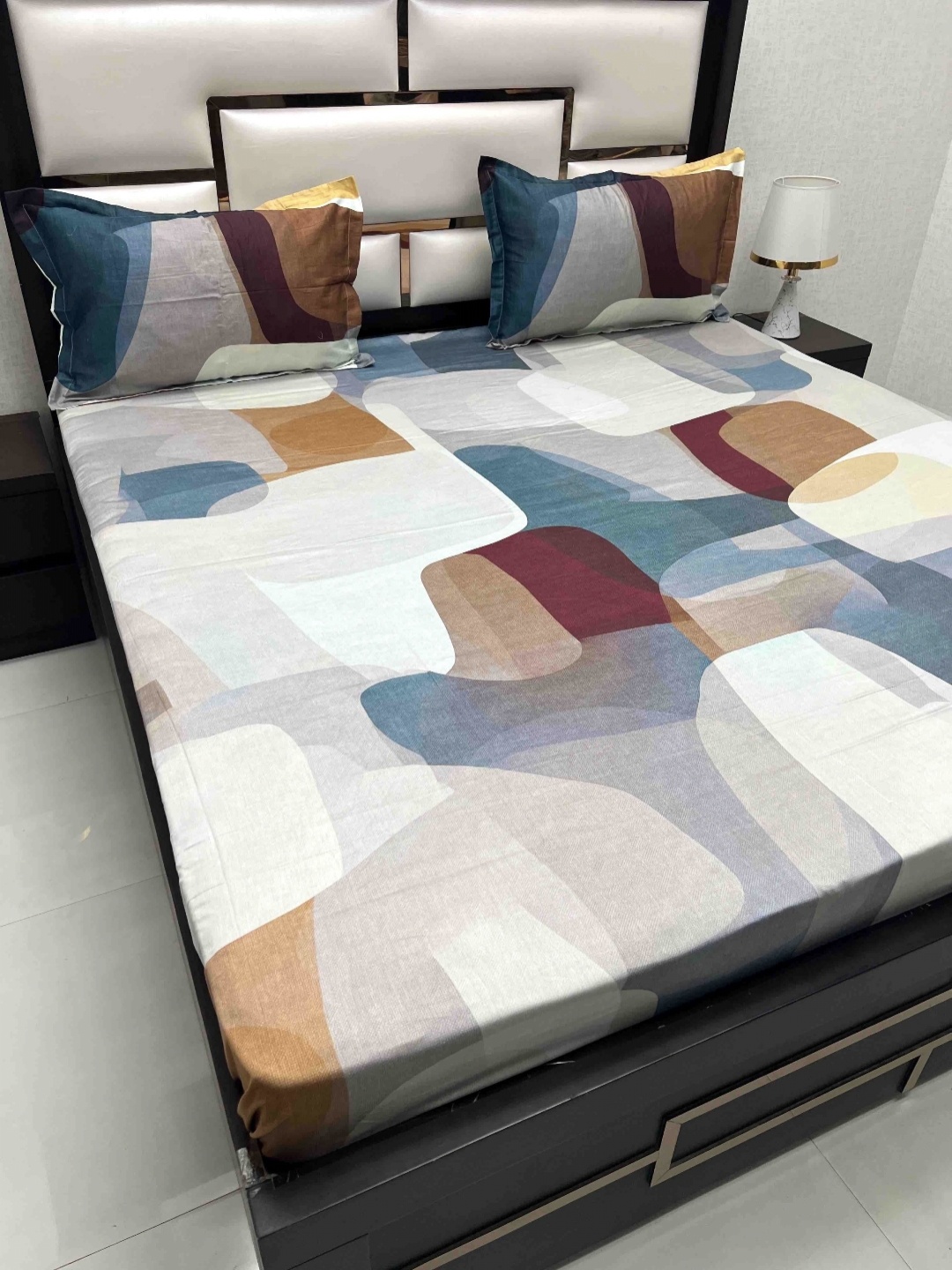 

Pure Decor Cream-Coloured Abstract Pure Cotton 260 TC King Bedsheet Set 2.72 m x 2.72 m