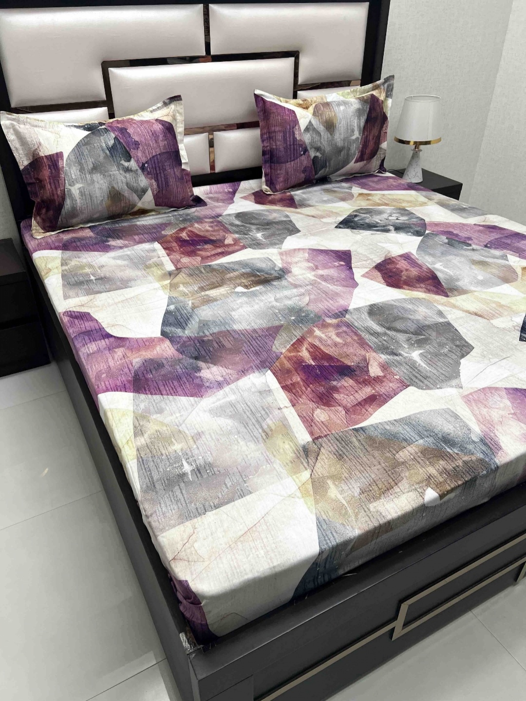 

Pure Decor White & Grey Geometric Pure Cotton 380 TC King Bedsheet Set 2.74 m x 2.73 m