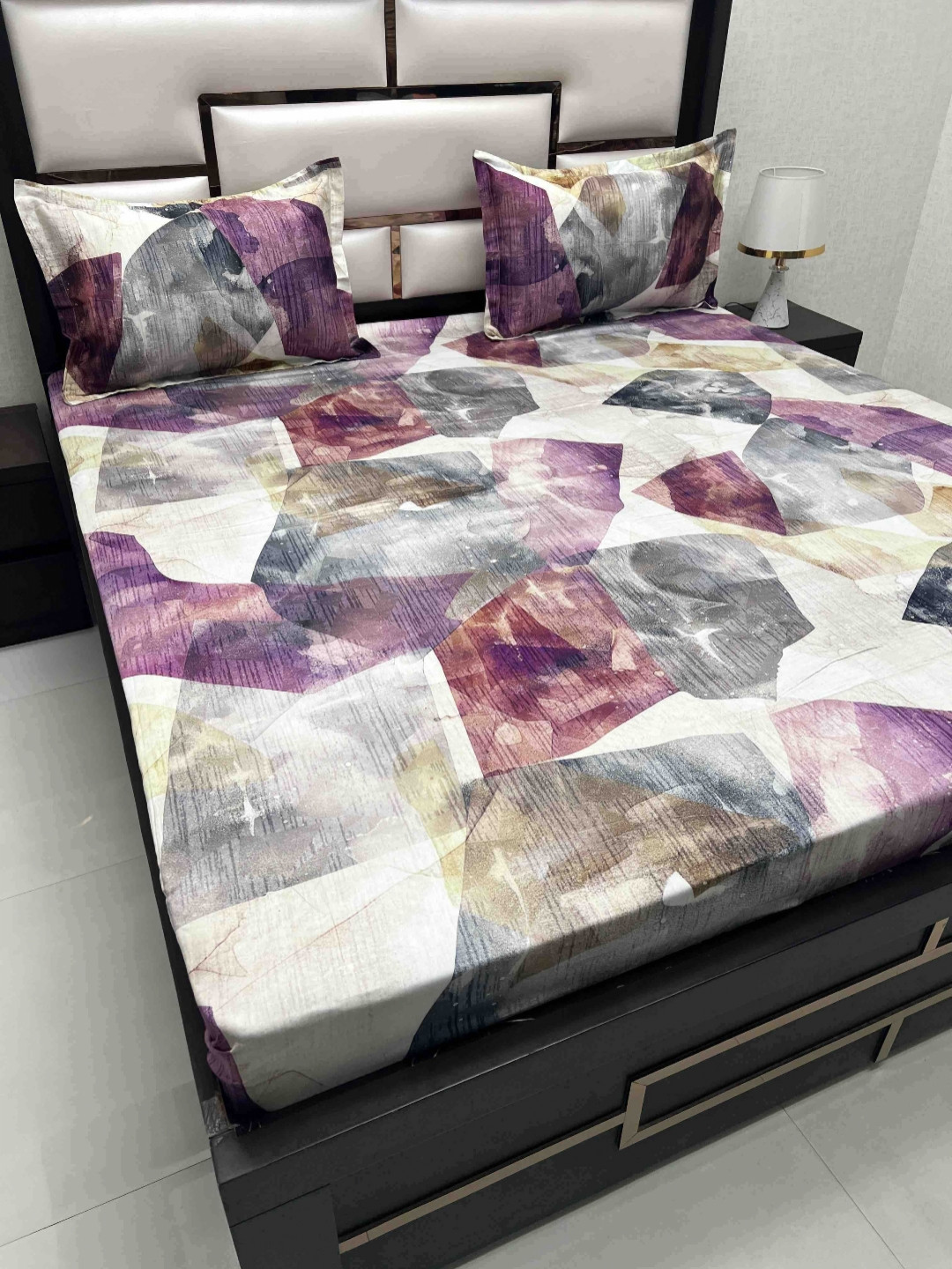 

Pure Decor White & Purple Geometric Pure Cotton 250 TC King Bedsheet Set 2.75 m x 2.75 m