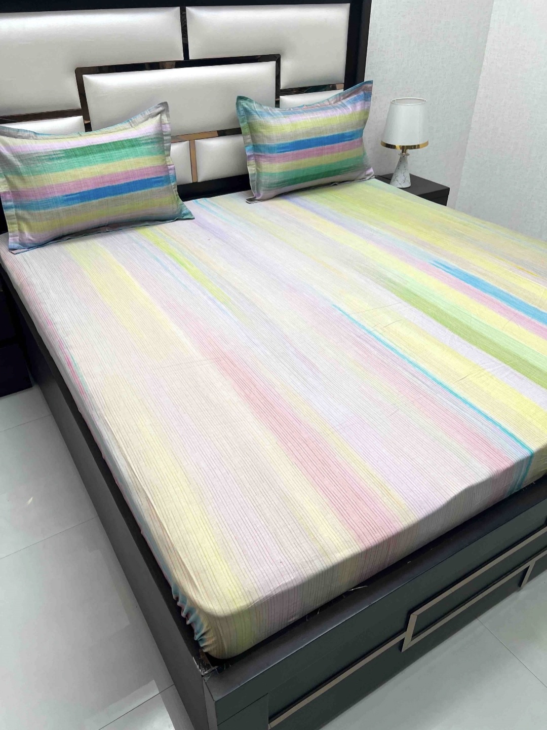 

Pure Decor Green & Pink Abstract Pure Cotton King Bedsheet Set 2.75 m x 2.74 m