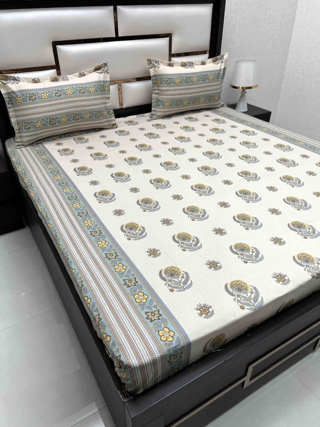 

Pure Decor White & Grey Floral Pure Cotton 380 TC Queen Bedsheet Set 2.29 m x 2.54 m