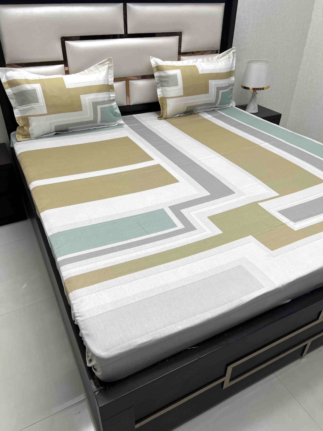 

Pure Decor Cotton King Size Double Bed Bedsheet With 2 Pillow Covers 2.74m X 2.74m, White