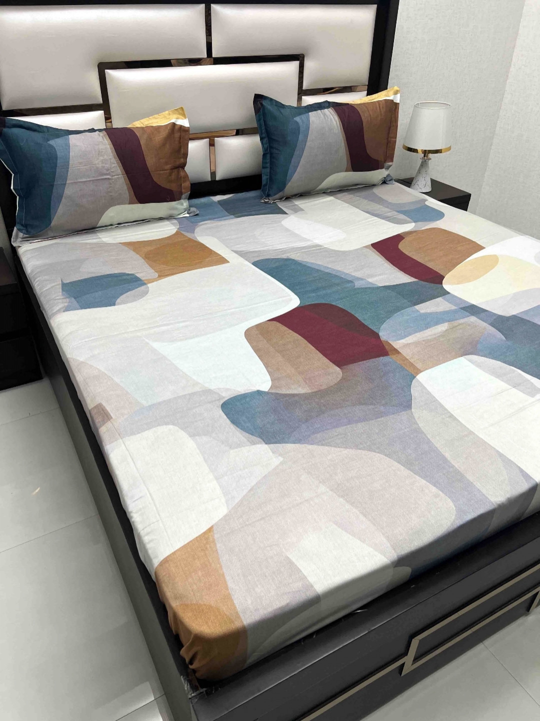 

Pure Decor White & Blue Abstract Pure Cotton 400 TC King Bedsheet Set 2.75 m x 2.73 m