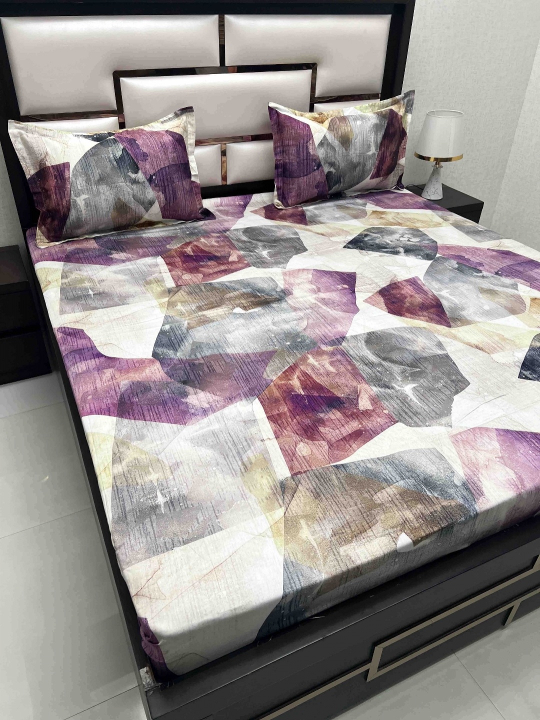 

Pure Decor Majestic Purple Geometric Pure Cotton 330 TC King Bedsheet Set-2.73 m x 2.73 m