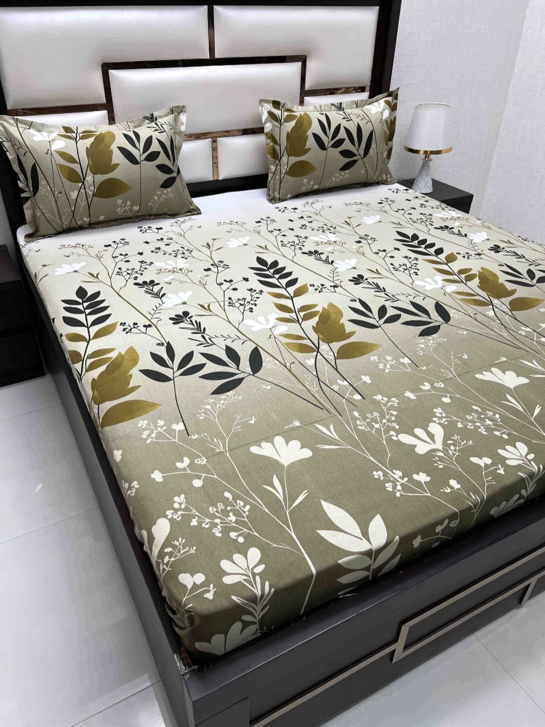 

Pure Decor Passion Fur Green Floral Pure Cotton 240 TC Queen Bedsheet Set-2.28 m x 2.53 m