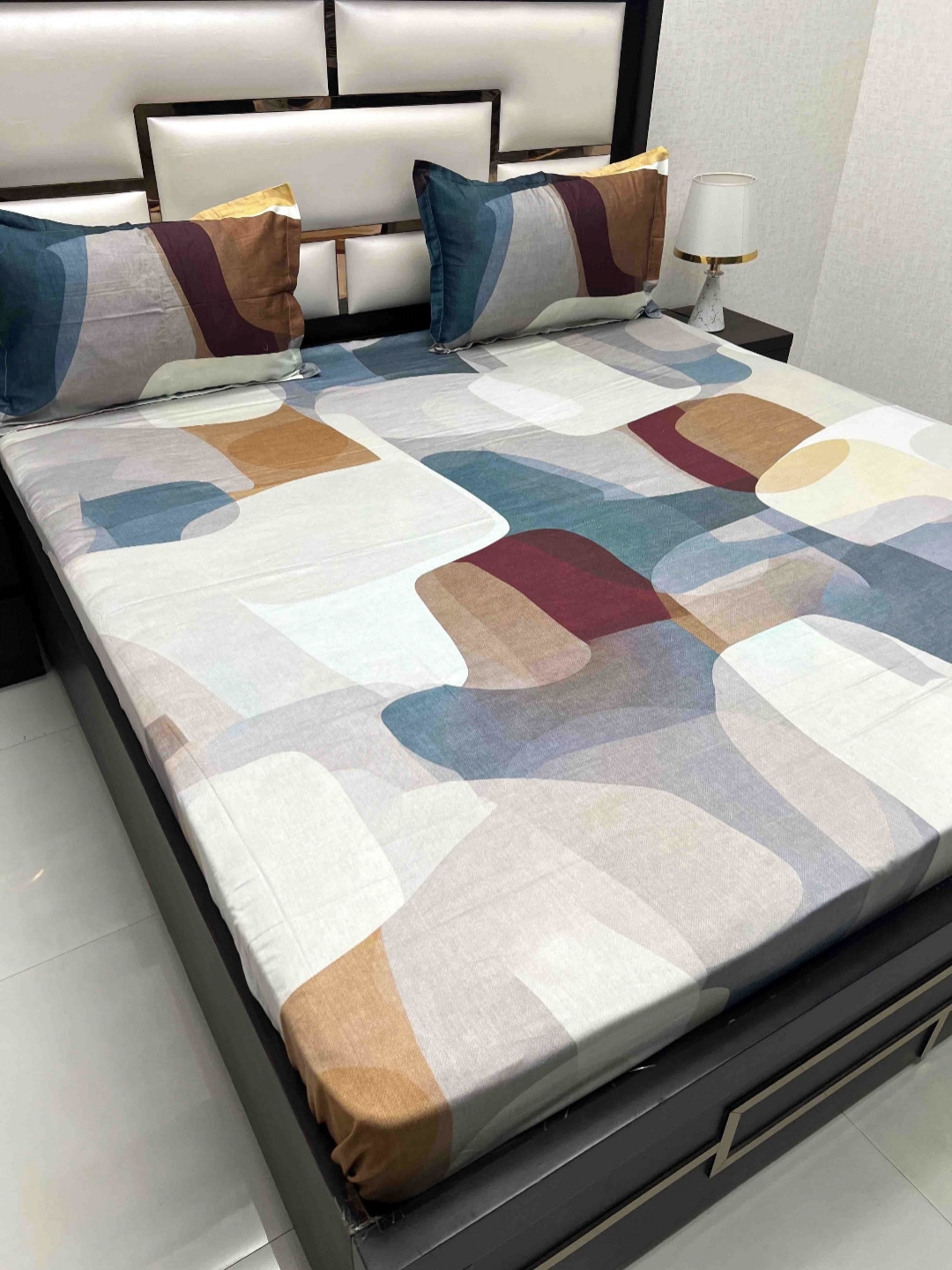 

Pure Decor White & Blue Abstract Pure Cotton King Bedsheet Set 2.75 m x 2.74 m