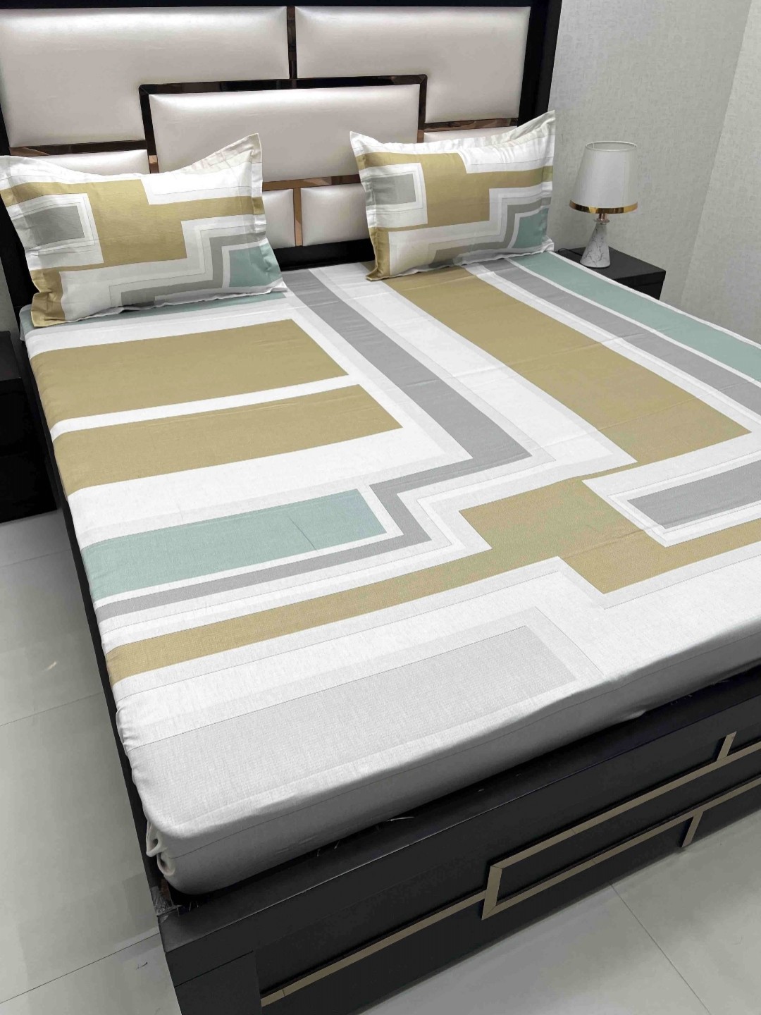 

Pure Decor Cotton King Size Double Bedsheet With 2 Pillow Covers 2.74m X 2.74m, White