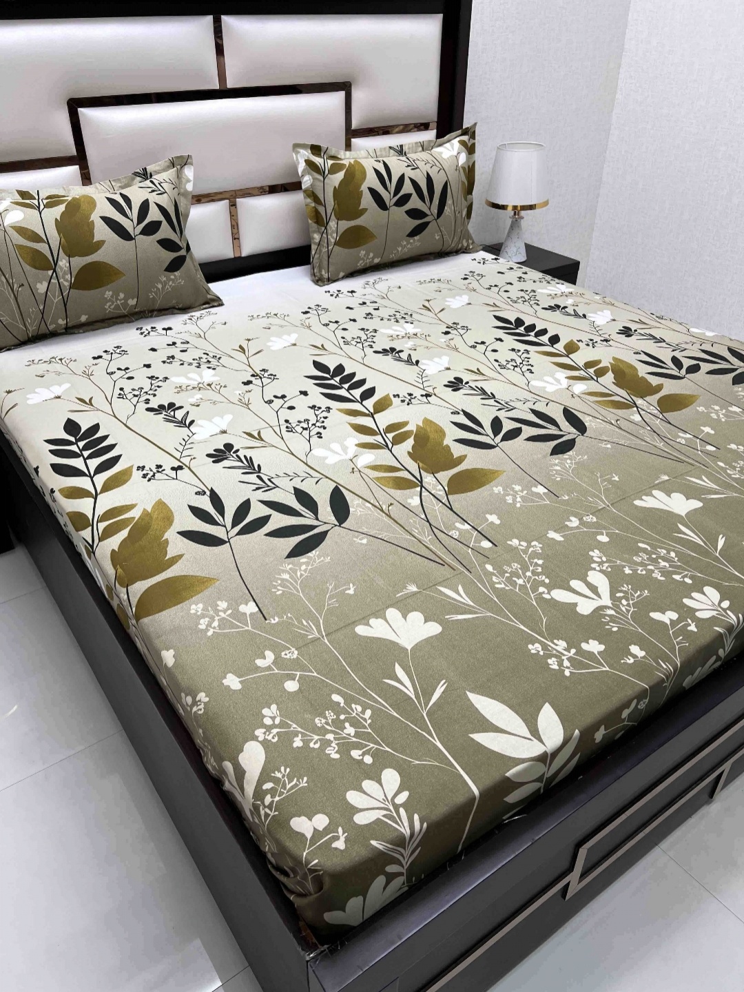 

Pure Decor Green & White Floral Pure Cotton 300 TC Queen Bedsheet Set 2.28 m x 2.54 m