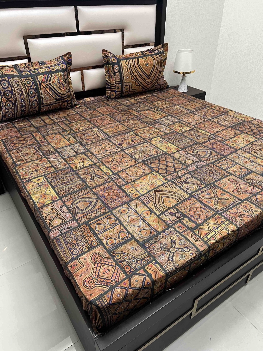 

Pure Decor Brown Ethnic Motifs Pure Cotton 600 TC King Bedsheet Set 2.74 m x 2.74 m