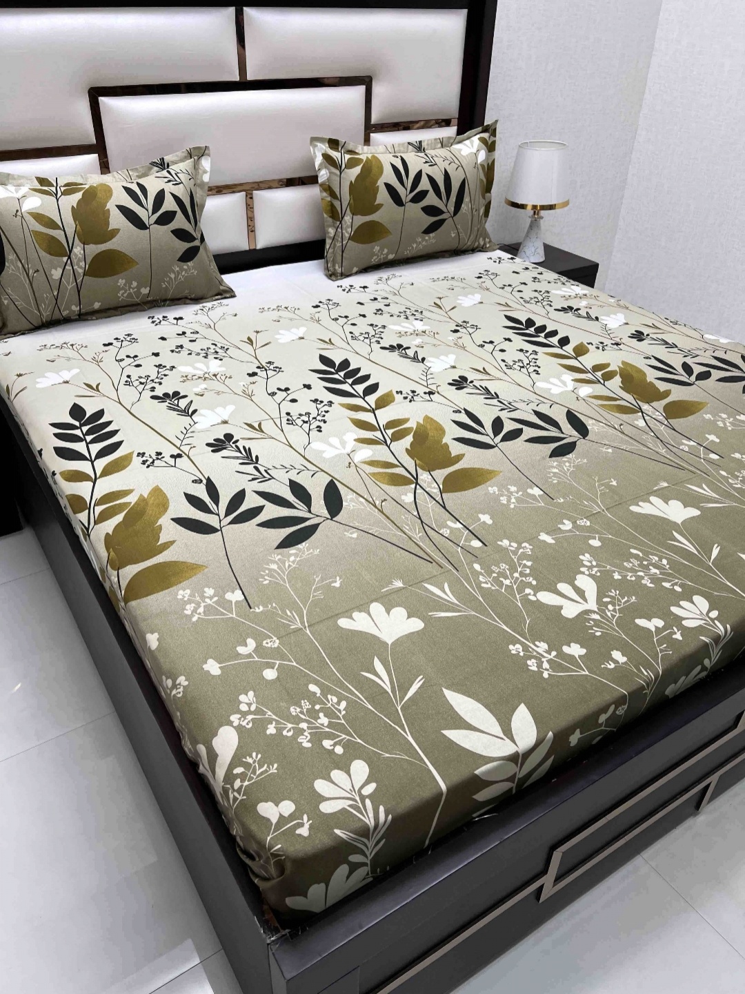 

Pure Decor Passion Fur Green Floral Printed Cotton 260 TC Queen Bedsheet Set 2.54 x 2.29 m